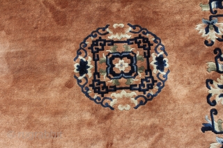 "Manchester" Peking northeast china of about 1930, high quality Manchester wool, this magnificant carpet in first class quality is convincing by very decorate design and expressiveness of colours. on the foto you  ...