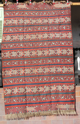 Yomud-Gaeklen Kelim Gurgan region around 1900 a small repair,and a small dfect a shirazi otherwise in perfect conditon. Size: 252x162cm
Price:1750€ Shipping included