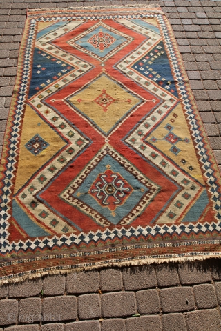 very fine Gaschgai Kelim antique around 1880
Wool on Wool, very good condition.
Size: 252 x 140 cm                 