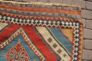 very fine Gaschgai Kelim antique around 1880
Wool on Wool, very good condition.
Size: 252 x 140 cm                 