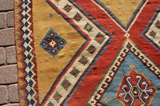 very fine Gaschgai Kelim antique around 1880
Wool on Wool, very good condition.
Size: 252 x 140 cm                 