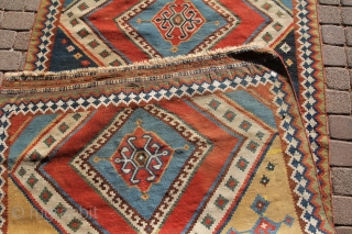 very fine Gaschgai Kelim antique around 1880
Wool on Wool, very good condition.
Size: 252 x 140 cm                 