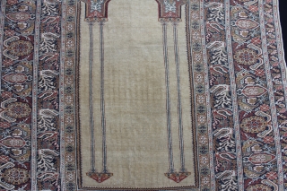 Bandirma Western Anatolia around 1920
Wool on ctton, Very good condition 
Size: 170x125cm                     