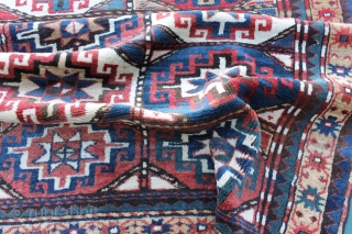 Mogahn antique  Wool on Wool natural color very good condition with fewer signs of use
size 296x130cm                