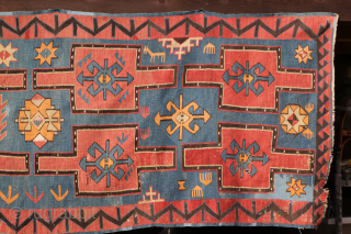 Awar Kelim Late 19th century with signs of age and wear, in generally good condition.
Si ze: 427x124cm