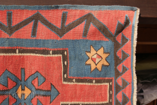 Awar Kelim Late 19th century with signs of age and wear, in generally good condition.
Si ze: 427x124cm