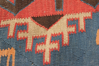 Awar Kelim Late 19th century with signs of age and wear, in generally good condition.
Si ze: 427x124cm