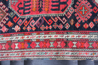 Chaili Southeast Caucasus Mogan region,around 1900 uniform low carpet pile.
Sitze: 210x117cm
Price: 400€