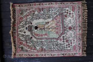 Pictory Kirman, Persian around 1880 showing the Persian King Keeykawus on his Throne,
Signet, Carpet is in a very good condition 
Size: 80x60cm           