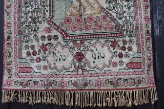 Pictory Kirman, Persian around 1880 showing the Persian King Keeykawus on his Throne,
Signet, Carpet is in a very good condition 
Size: 80x60cm           