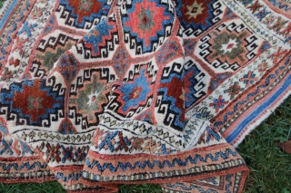 Bergama Anatolien Very good condition
Size: 104x87cm                           