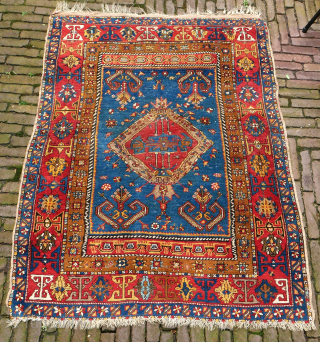 Lovely Yahyali small rug, Anatolia, beautiful colors, with royal blue. Good condition, some corrosion, a strong rug. 111 x 140 cm. please use contact form on www.beamol.