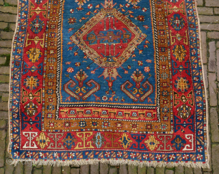 Lovely Yahyali small rug, Anatolia, beautiful colors, with royal blue. Good condition, some corrosion, a strong rug. 111 x 140 cm. please use contact form on www.beamol.