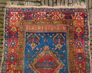 Lovely Yahyali small rug, Anatolia, beautiful colors, with royal blue. Good condition, some corrosion, a strong rug. 111 x 140 cm. please use contact form on www.beamol.
