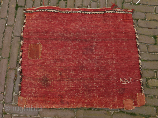 beautiful bag, prob. Veramin, Kurdish. 52 x 69 cm. good condition, no moths, full pile, but traces of use as a bag left and right under. please use contactform on www.beamol.nl
  
