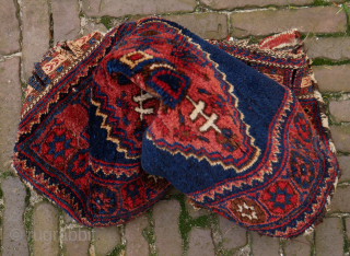 beautiful bag, prob. Veramin, Kurdish. 52 x 69 cm. good condition, no moths, full pile, but traces of use as a bag left and right under. please use contactform on www.beamol.nl
  