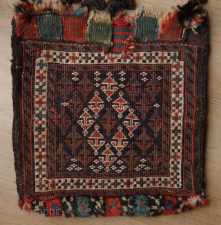 sweet Luri Bakhtiari small sumak bag, tribal, natural colours, beautiful back with figures 37 x 39 cm.
contact also www.beamol.nl              