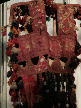 Uzbek camel head dress, made with care, feathers, metal threads, ikat, horse hair. 
some softening of the colours, reasonable condition. 
please use contactform on www.beamol.nl        