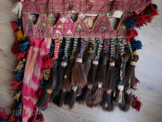 Uzbek camel head dress, made with care, feathers, metal threads, ikat, horse hair. 
some softening of the colours, reasonable condition. 
please use contactform on www.beamol.nl        