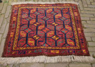 Unusual colorful Baluch bag face, very good condition.
75 x 65 cm.
please use contactform on www.beamol.nl