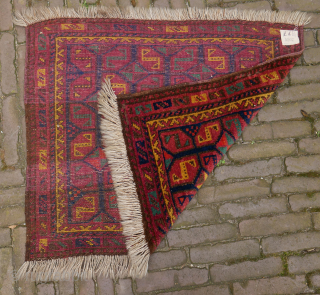 Unusual colorful Baluch bag face, very good condition.
75 x 65 cm.
please use contactform on www.beamol.nl