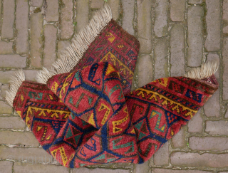 Unusual colorful Baluch bag face, very good condition.
75 x 65 cm.
please use contactform on www.beamol.nl