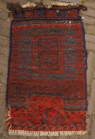bakhtiari khordjin, with two birds. wool on wool, beautiful deep natural colours, full pile, traces of use at the left and right (picture 3), clean. 
a nice and rare tribal piece.   ...