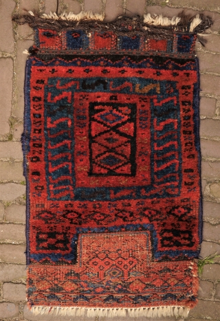 bakhtiari khordjin, with two birds. wool on wool, beautiful deep natural colours, full pile, traces of use at the left and right (picture 3), clean. 
a nice and rare tribal piece.   ...