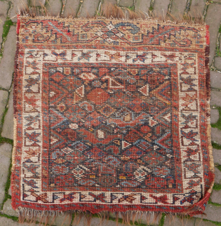 Khamseh or Luri bagface with birds and intersting upper border. 55 x 55 cm.
Please use contactform on beamol.nl