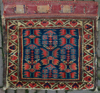 Shahsavan? bag with floral design. The backside has been added later.
46 x 44 cm.
please use contactform on beamol.nl