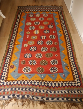 Qashqai kilim in good condtition, no repairs or damage or wear, a good strong and recently cleaned kilim. 
135 x 268            