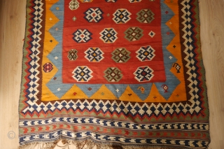 Qashqai kilim in good condtition, no repairs or damage or wear, a good strong and recently cleaned kilim. 
135 x 268            