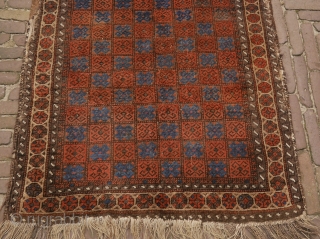 attractive Baluch rug, apart from the borders in good solid condition, with slight corrosion. the borders can be folded to the back as you can see on picture two. 
163 x 91  ...