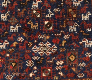 Qashqai bag with lots of animals in excellent condition, natural colors,full pile.
60 x 51 cm.                  