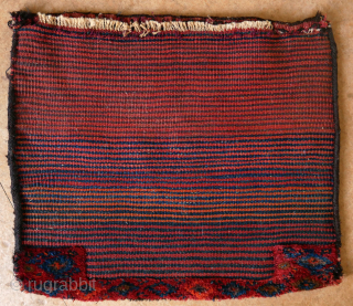 Luri bag, very soft shiny wool, warm colors, hard to photograph. nice! traces of use by the nomads at the two corners, otherwise very good condition. 51 x 44 cm. please use ...