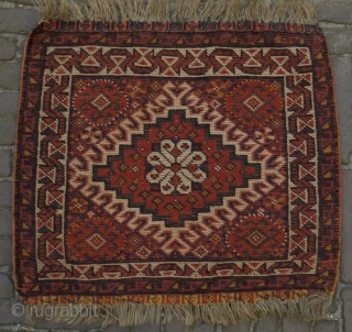 Luri bagface in perfect condition with natural colours. An attractive tribal piece. 
50 x 56 cm.                 