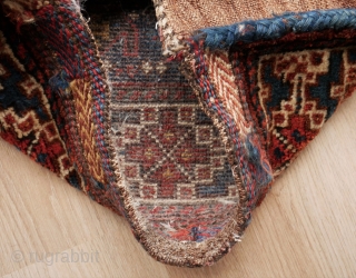  Lovely small bag, Khamseh or Qashqai, with birds, a unique and tribal piece. In nearly mint condition (some corrosion in the brown and small parts with lower pile), good natural colours,  ...