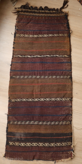 Rare red Baluch balisht with Saryk turkmen pattern. Nice borders and back, natural colours, electric blue, handwashed
115 x 45 cm. 

(if you get no reaction please use contactform on www.beamol.nl )  