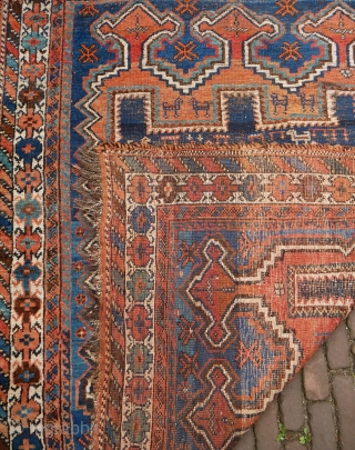 Small Afshar rug with lots of animals. 135 x 105 cm.                      