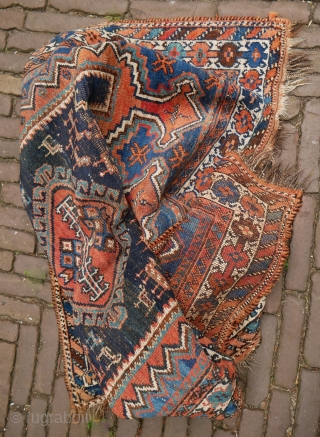 Small Afshar rug with lots of animals. 135 x 105 cm.                      