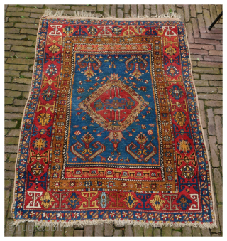 Lovely Yahyali small rug, Anatolia, beautiful colors, with royal blue. Good condition, some corrosion, a strong rug. 111 x 140 cm. please use contact form on www.beamol.