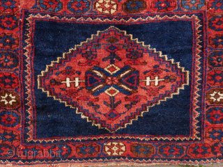 Impressive bag, prob. Veramin, Kurdish. Rare. 52 x 69 cm.
please use contactform on www.beamol.nl