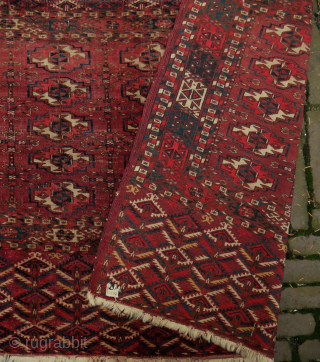 Tekke chuval, very fine weave, cloth like, 74 x 126 cm. Good condition with three small restaurations at the sides. please use contactform on www.beamol.nl