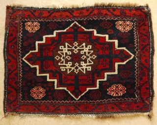 Star medallion bagface, Kirman area, Afshar Baluch.  
Beautiful deep warm colours, condition is good, but there is one 'restauration' at the left side.
81 x 57 cm.      