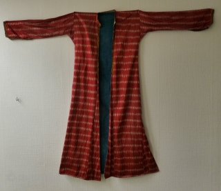 Ottoman silk ikat coat for women, Aleppo ikat
with metal thread on the board and sleeves. Good condition, beautiful rich red color,lining indigo cotton with green cotton in the end of the sleeves.  ...