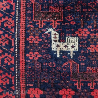 Baluch bird bag face with a curled leaf border                        