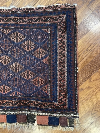 Antique Persian Baluch 

Size : 1.8 x 2.2

                         