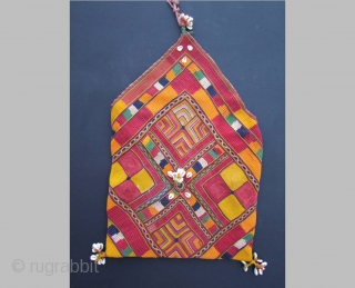 BANJARA
gala 28x33cm
Cover for a ceremonial shield, diameter 58cm
Kalchi (breadbag), 38x62cm
Perfect condition
I have a collection of more than 250 pieces from the Banjara, please inquire or visit my website
www.m-beste.com
 
Feel free to ask  ...