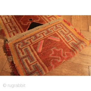 OLD tibet RUG 

Synthetic COLORS 100% WOOL ON WOOL 

135 cm X 60 cm 

1920-1930                  