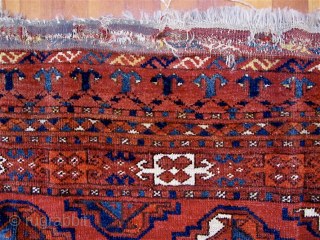 Ersari Turkmen chuval face with staggered rows of chuval guls, no secondary guls. Late 19th c. Generous size--35" x 58" (98cm x 147cm). Good condition. Rich stable vegetal dyes. Good pile all  ...